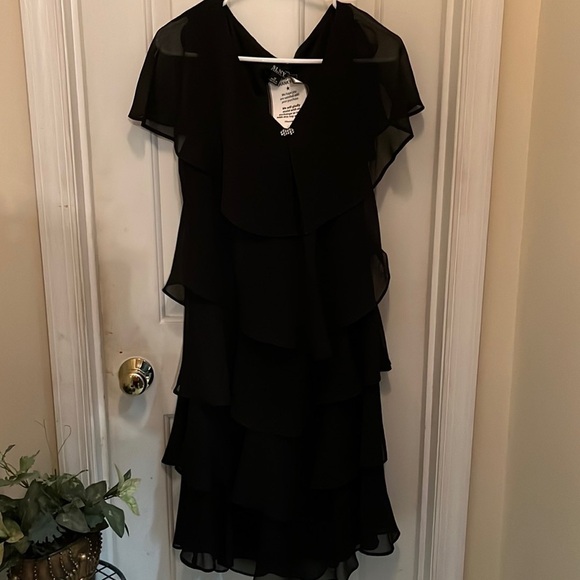 SLNY Dresses & Skirts - SLNY Chiffon Dress!